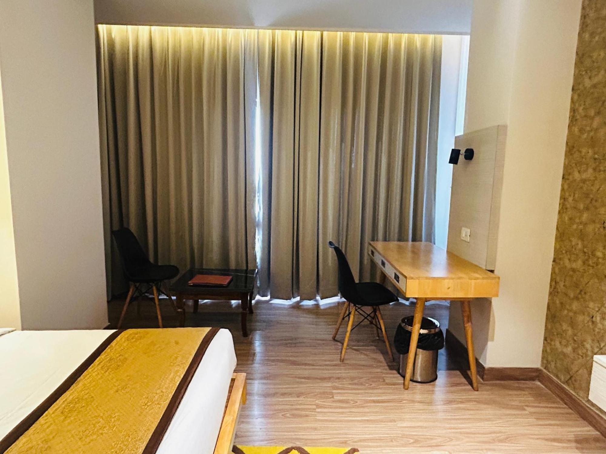 Hotel Sakura Gold Gurgaon Exterior foto