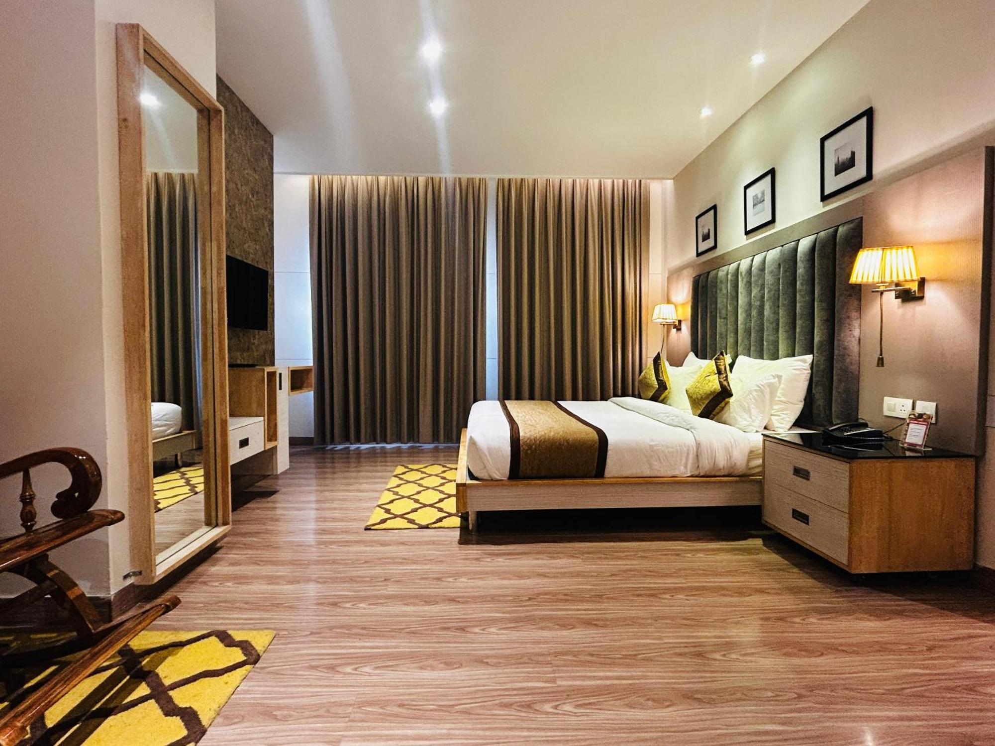 Hotel Sakura Gold Gurgaon Exterior foto