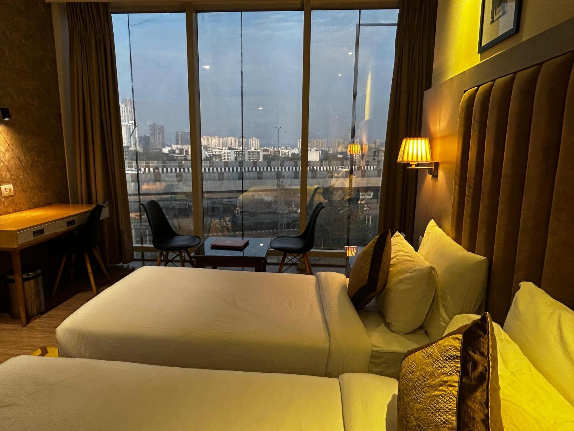Hotel Sakura Gold Gurgaon Exterior foto
